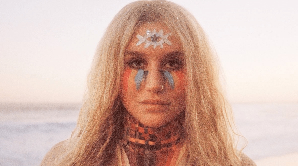 Kesha lança segunda faixa do “Rainbow”. Vem escutar “Woman”!