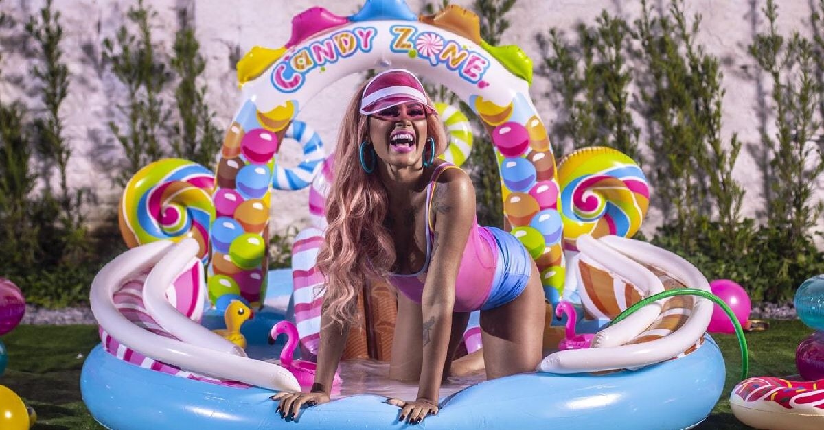 “Gosto de pegar desprevenido!” conta Mc Pocahontas sobre novas parcerias