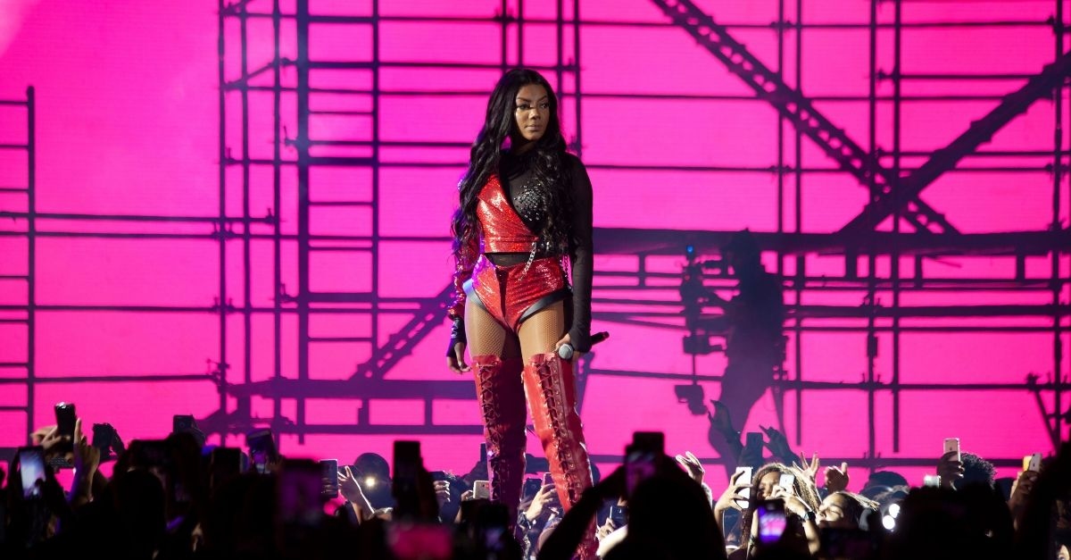 “Hello Mundo” | Ludmilla lança primeiro DVD da carreira e homenageia Beyoncé