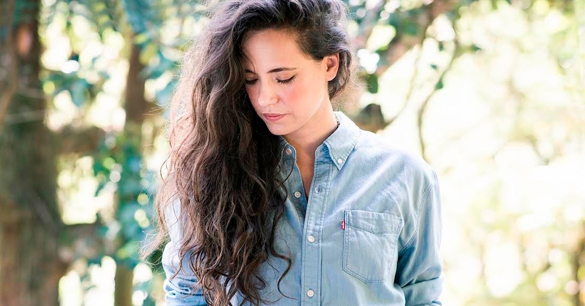 Tiê lança “Longe de Mim” para a trilha sonora de “Órfãos da Terra”; assista ao lyric video!