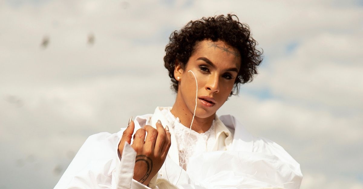 Linn da Quebrada é a convidada do Conversa com Bial desta segunda