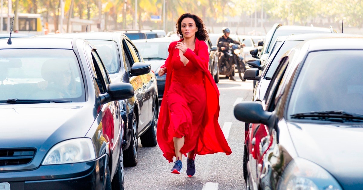 Suzana Pires estrela “De Perto Ela Não é Normal”, um filme cheio de humor e sororidade | Crítica