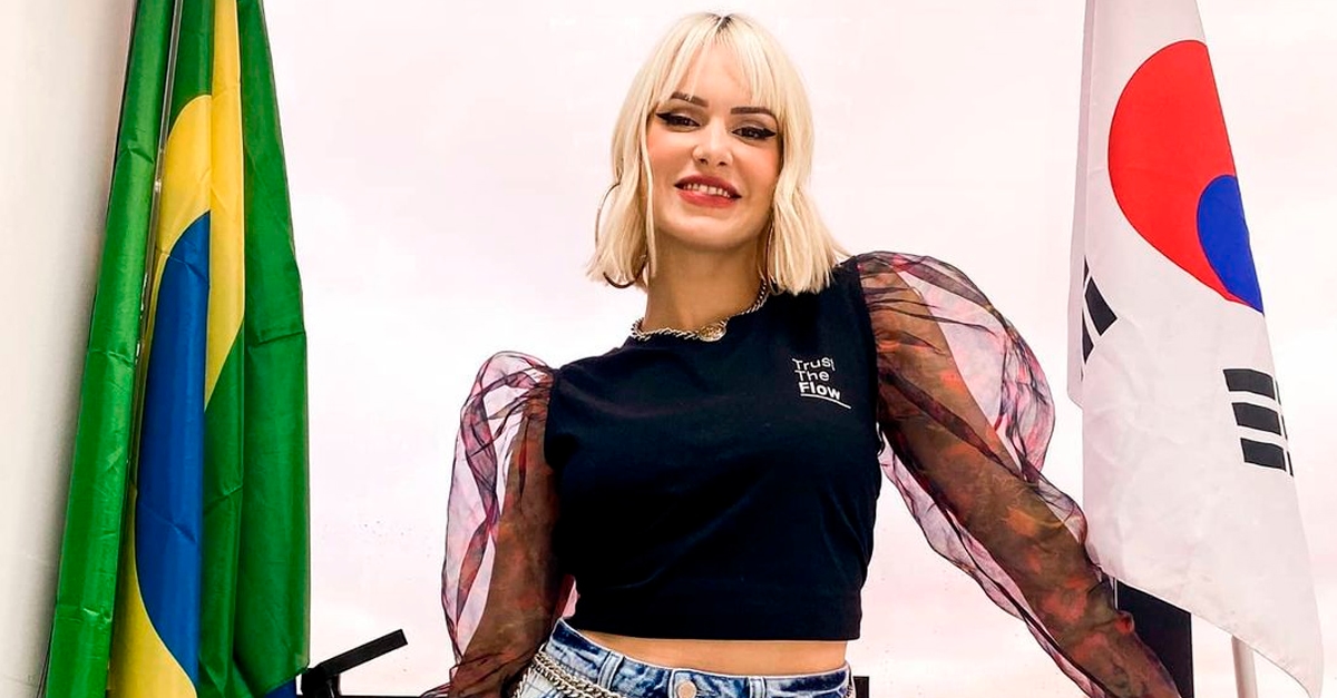 Francinne inicia nova etapa da carreira com lançamento de álbum e turnê internacional