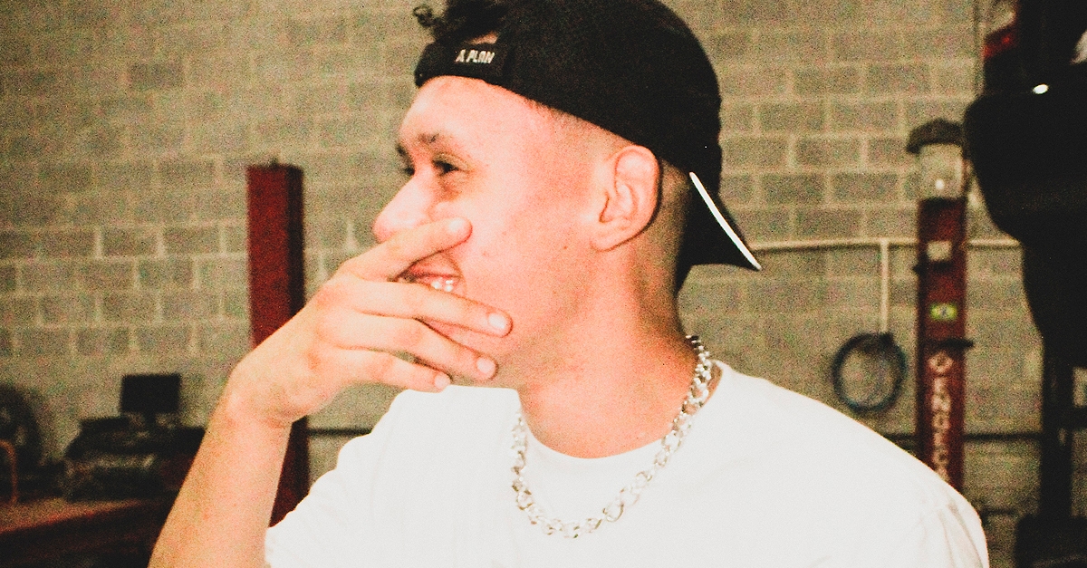 Alec Petrus dá pontapé inicial no lançamento do primeiro EP da carreira com o single “Recording”