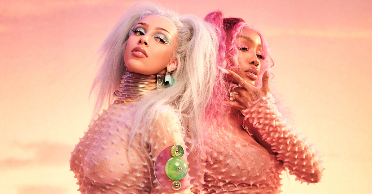 Doja Cat e SZA estão em outro planeta no clipe de “Kiss Me More”; assista!