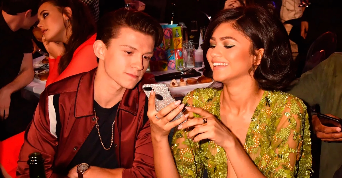 Zendaya e Tom Holland são vistos aos beijos em Los Angeles