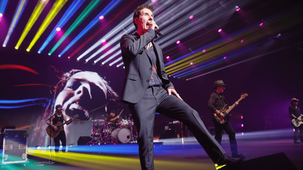 Capital Inicial lança videoclipe ao vivo do clássico “Natasha”, em parceria com Marina Sena; assista!