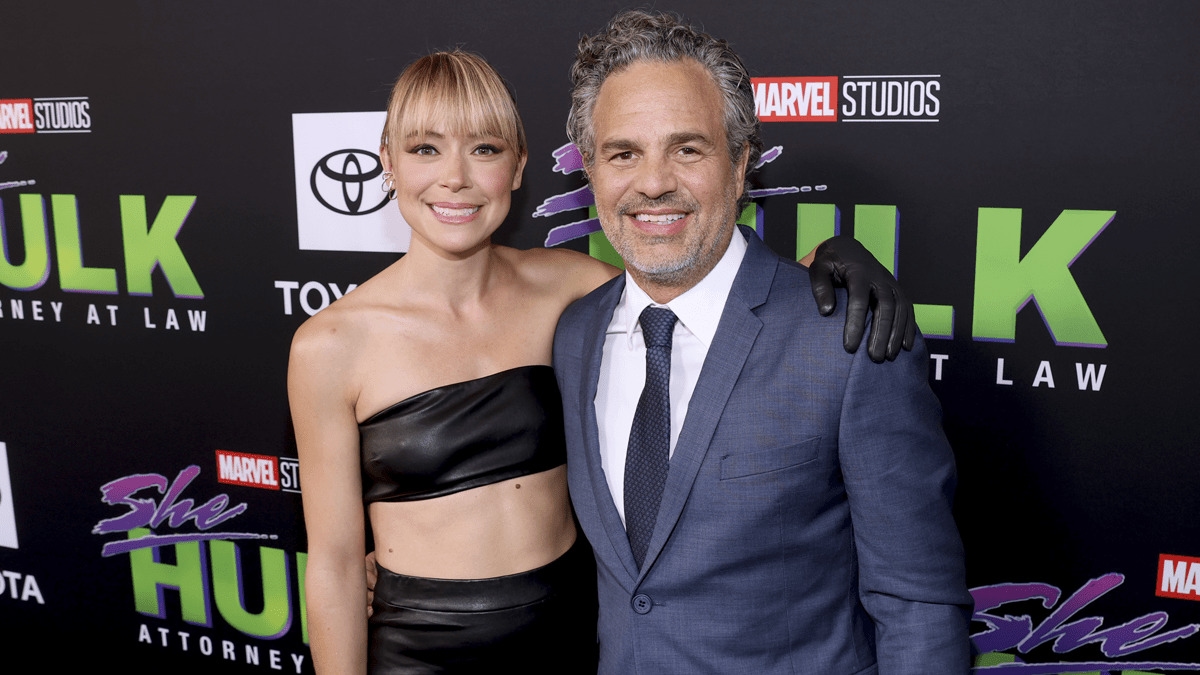 Tatiana Maslany, Mark Ruffalo e elenco de “Mulher-Hulk” marcam presença em premiere da nova série da Marvel