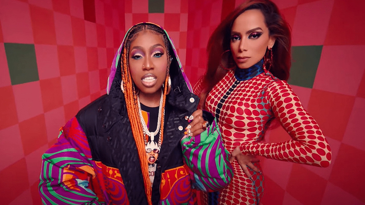 Anitta e Missy Elliott misturam pop e rap no single dançante “Lobby”; assista ao clipe!