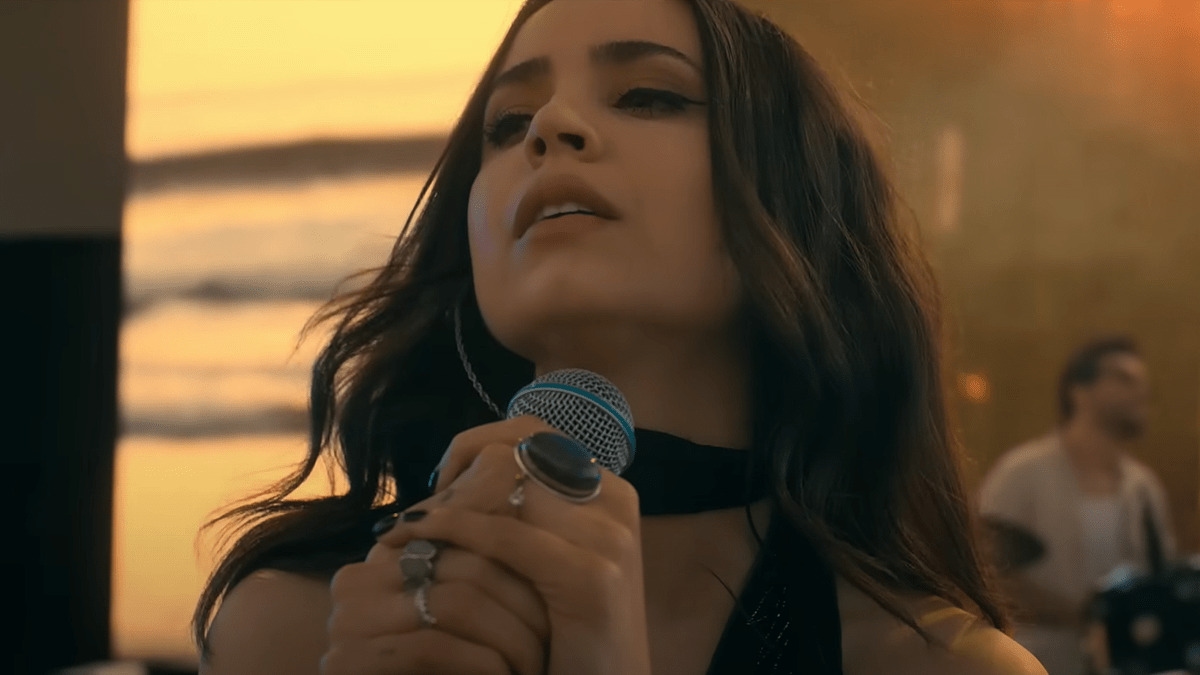 Sofia Carson lança clipe da versão ao vivo de “Come Back Home”