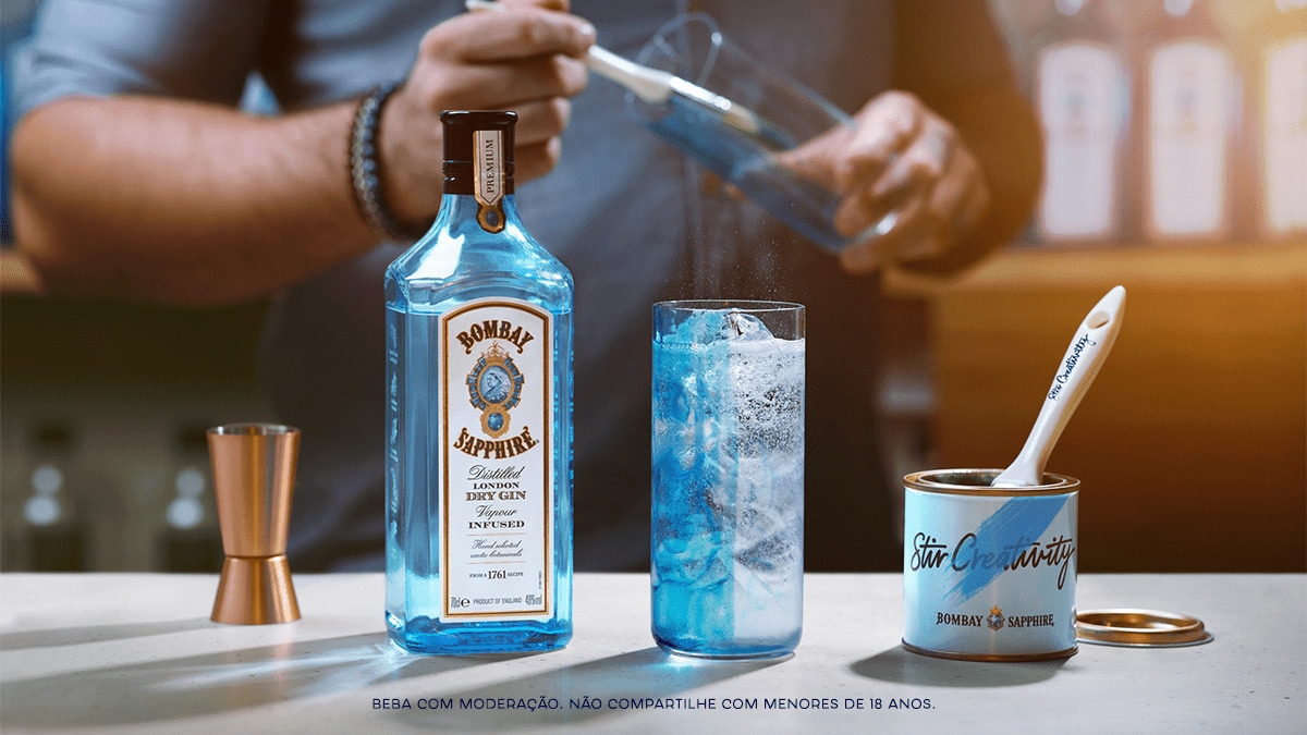 Bombay Sapphire explora IA como ferramenta para ajudar no processo criativo