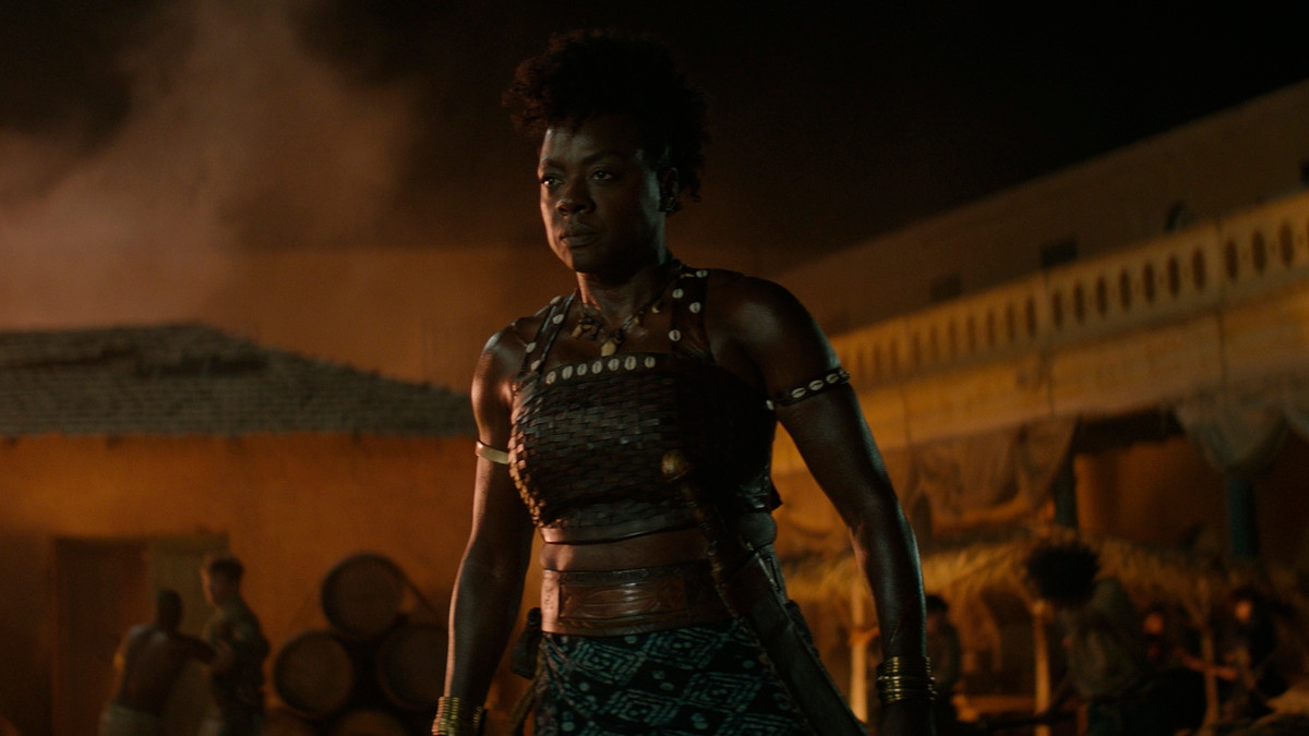 “A Mulher Rei”, com Viola Davis, assume liderança na bilheteria nacional