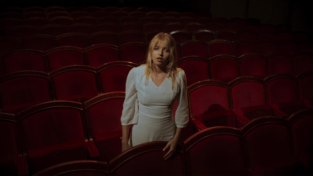 Joalin, do Now United, reflete sobre o amor próprio no clipe de “Tóxico”; assista!