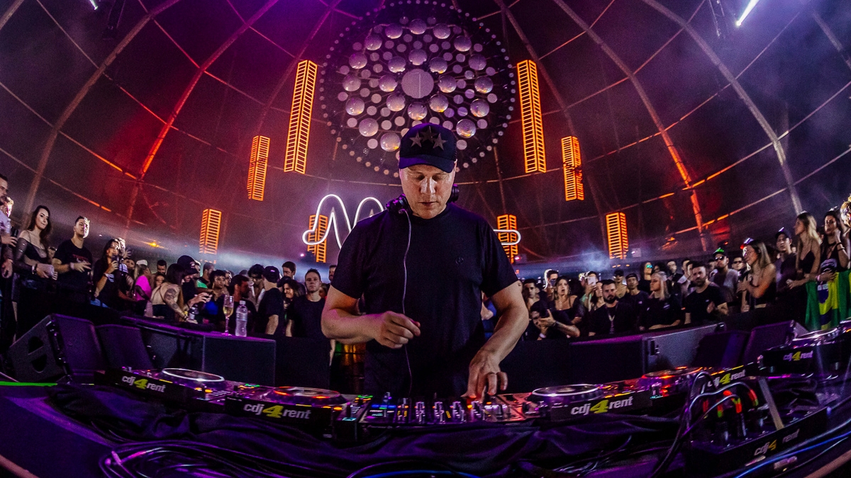 Tiesto realiza primeira apresentação do Ver:West no Brasil; assista!