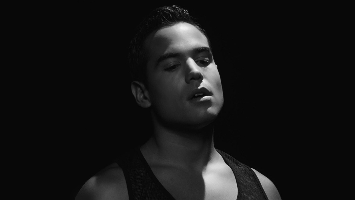 Bruno Gadiol e Carol Biazin apostam na coreografia no clipe de “Interessante”; assista!