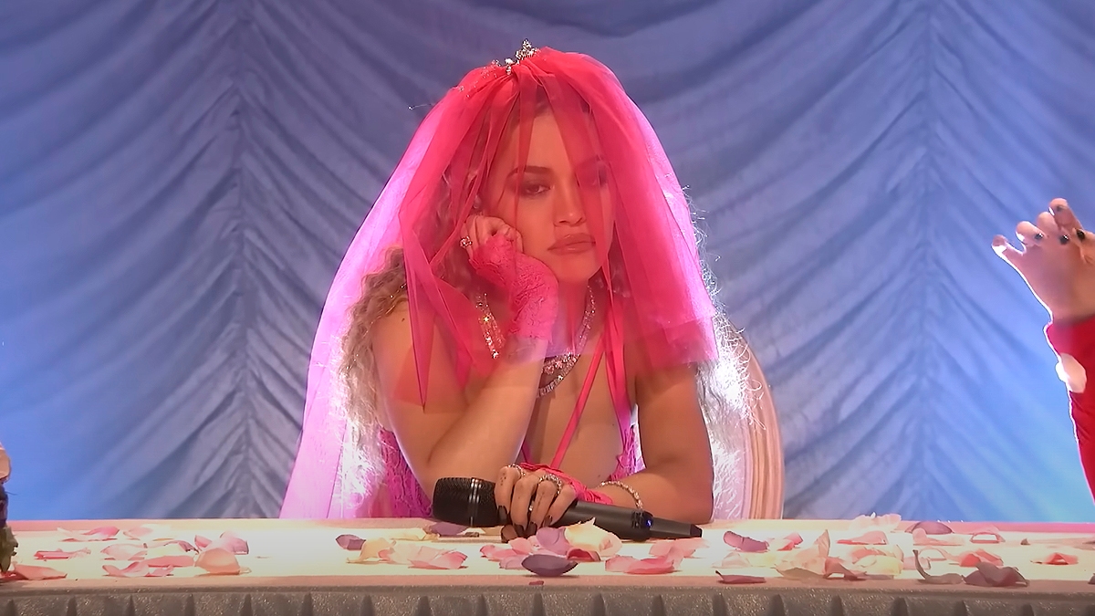 Rita Ora apresenta o single “You Only Love Me” no programa de Jimmy Fallon