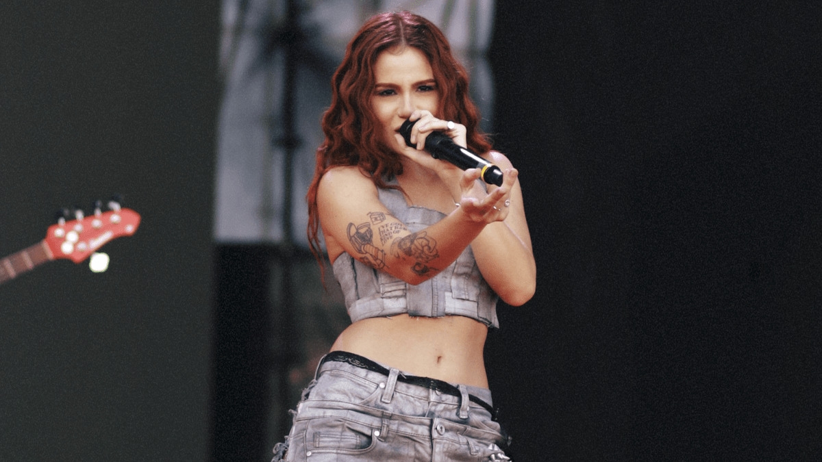 Carol Biazin entrega show repleto de energia no MITA do Rio de Janeiro e leva surpresa ao público