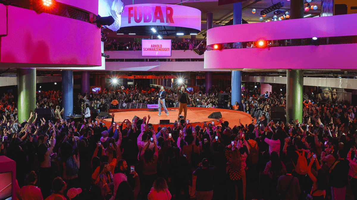 Arnold Schwarzenegger, Gal Gadot, Chris Hemsworth e India Amarteifio agitam o primeiro dia de Tudum 2023