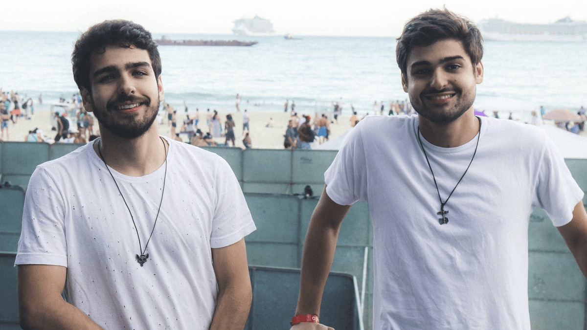 Cat Dealers e Falamansa unem forró à música eletrônica em “Oh! Chuva”