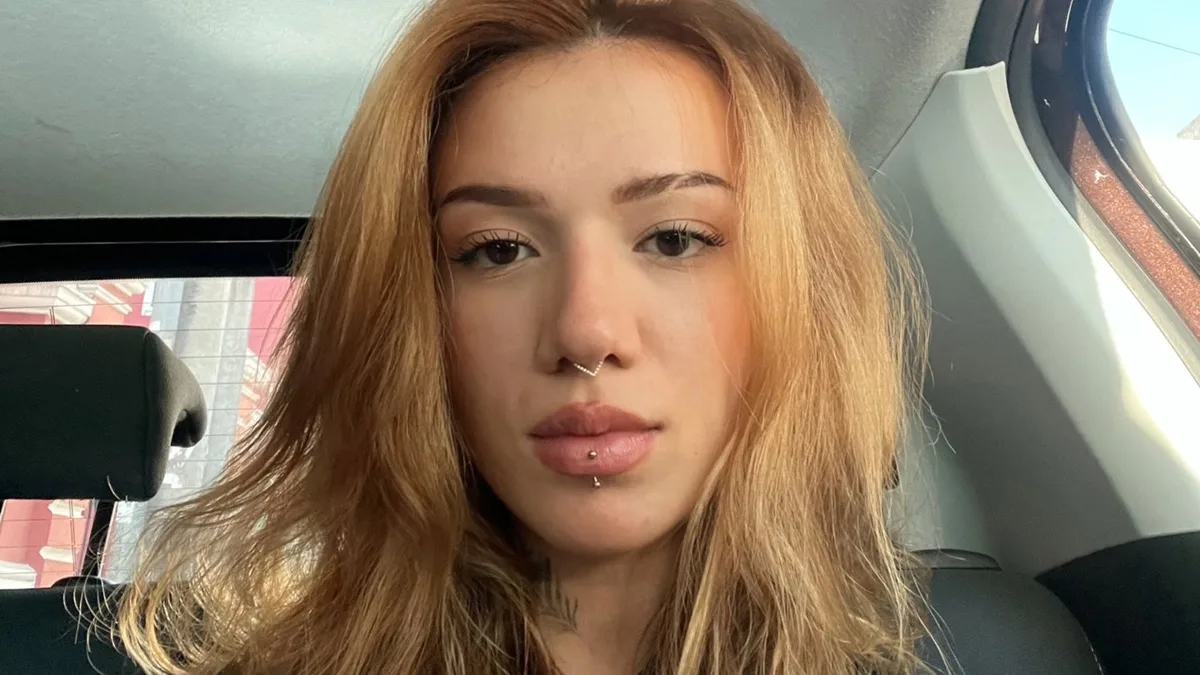 “Te procurei”: Elana Dara retrata memórias de um amor passado na primeira faixa do disco de estreia; veja!