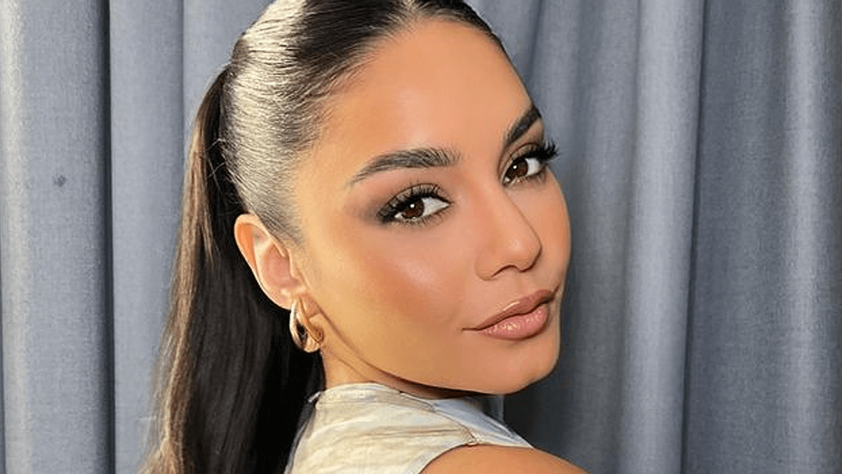 Vanessa Hudgens anuncia gravidez no tapete vermelho do Oscars; veja foto!