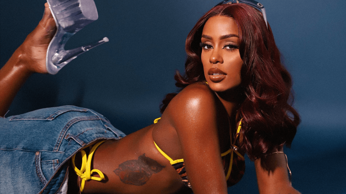 Rebecca reafirma seu estilo ousado e sensual no funk 150 bpm “Do Jeito Que Eu Quero”