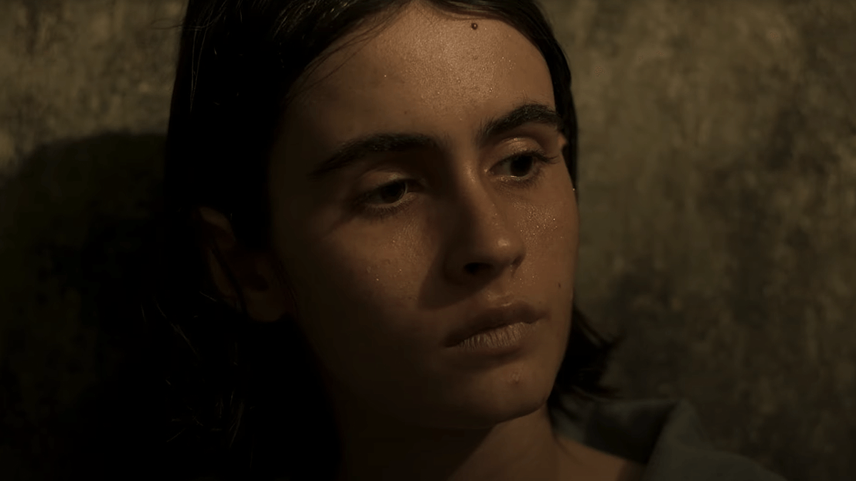 “O Mensageiro”: Valentina Herszage vive presa política em filme de Lúcia Murat