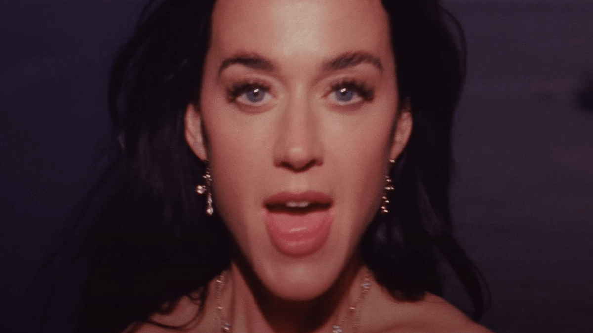 Katy Perry curte a vida no clipe de “Lifetimes”; assista