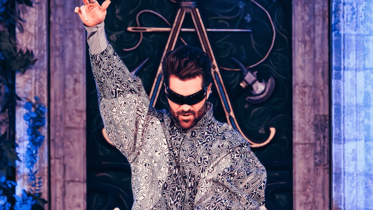 Alok leva imagem do Cristo Redentor ao céu de Copacabana durante Réveillon do Rio de Janeiro