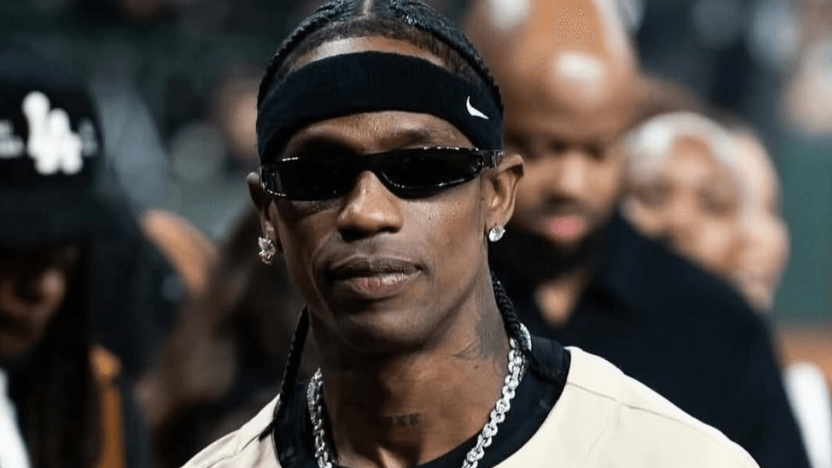 Travis Scott entrega potência visual e hits explosivos em show decepcionante no The Town 2025