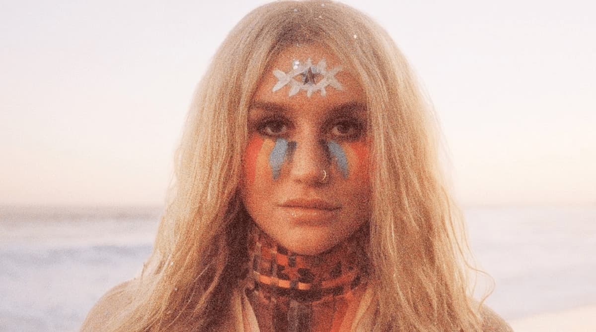 Kesha lança segunda faixa do “Rainbow”. Vem escutar “Woman”!