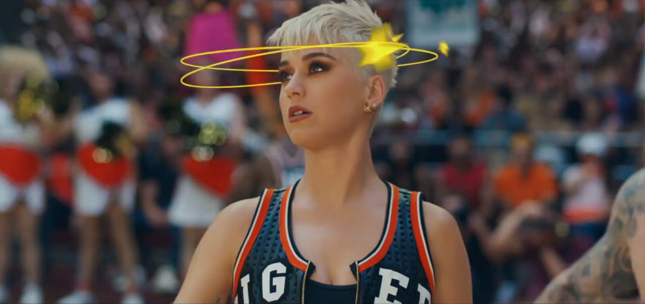 Com muitas participações e uma vibe muito divertida, Katy Perry lança o clipe de “Swish Swish”