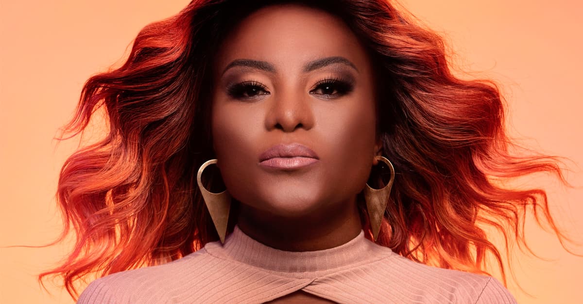 “Fogo” | Ex-integrante do Rouge, Karin Hils anuncia primeiro single solo