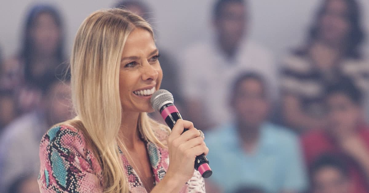 Adriane Galisteu fecha com a Record e substituirá Gugu em reality, diz colunista