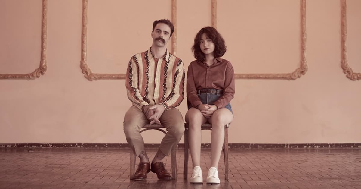 Rodrigo Alarcon e Mariana Froes lançam nova versão de “15b” e clipe conta com participação de fãs; confira!