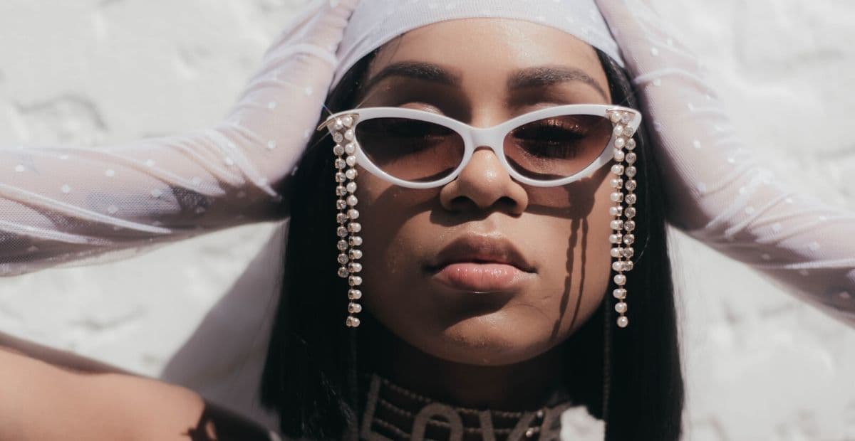 MC Rebecca lança “Te levar Pro Cantin”, do EP “Carentena”