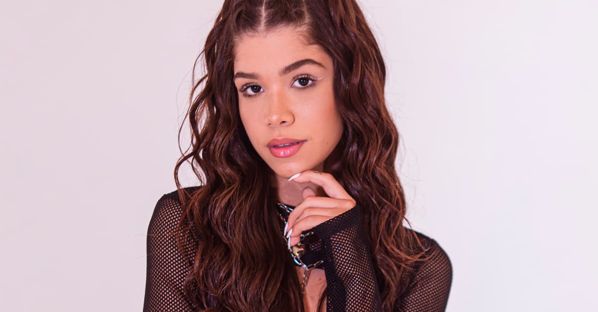 Tília Fialho lança primeiro single da carreira; ouça “No Meu Talento”!