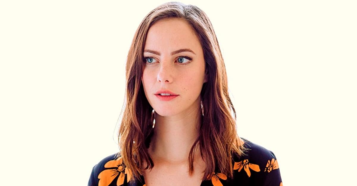 Kaya Scodelario e Robbie Amell irão estrelar adaptação de “Resident Evil”, diz site