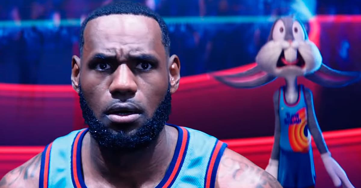 LeBron James é sugado para o ciberespaço no primeiro trailer de “Space Jam: Um Novo Legado”