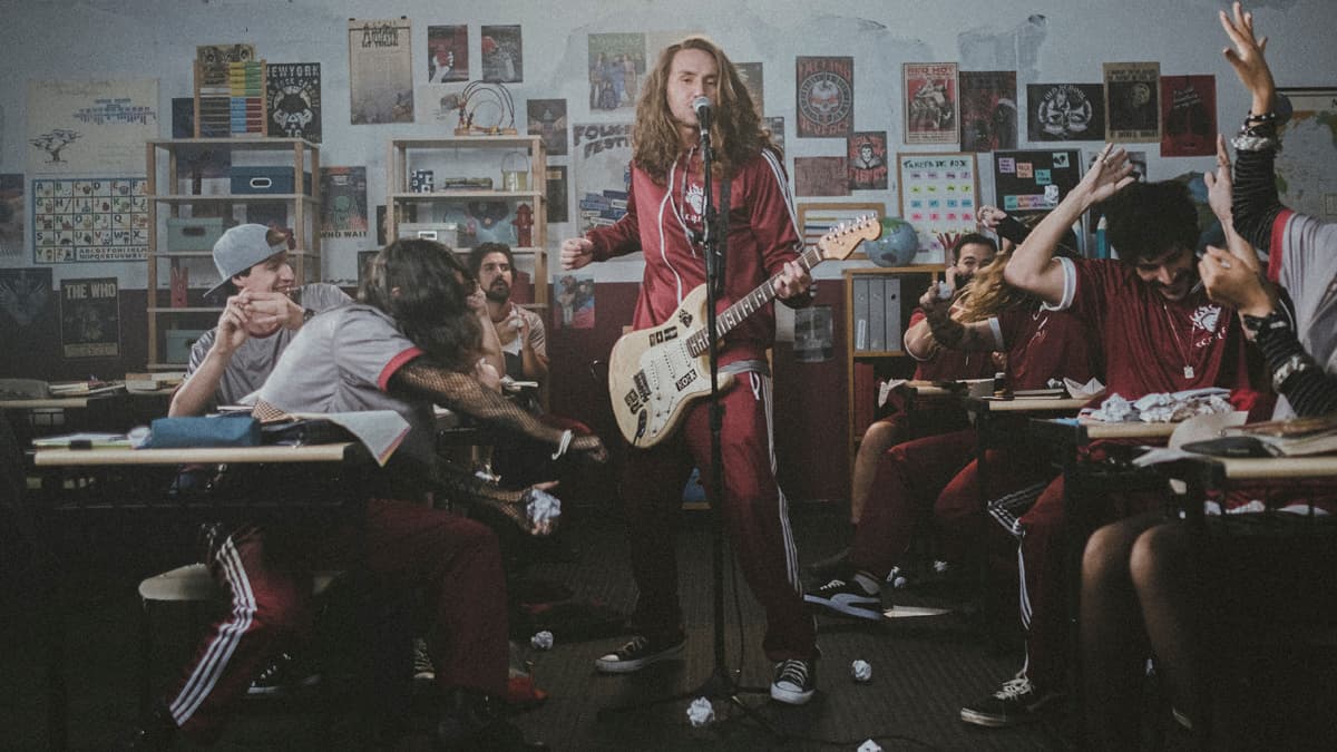 Entrevista | Vitor Kley inicia nova fase da carreira com o single “O Amor Machuca Demais”