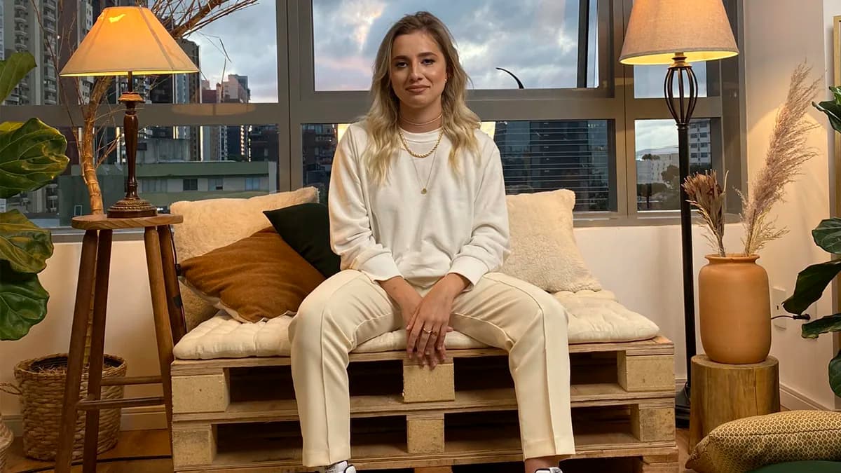 “Vai e Vem” | Giana aborda vai e vem dos relacionamentos em novo single; confira!