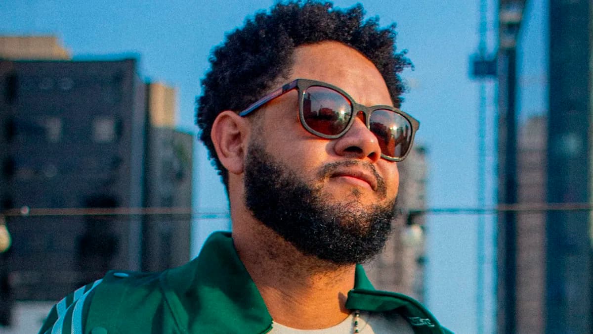 Emicida é o primeiro brasileiro a se apresentar em experiência global do jogo Fortnite