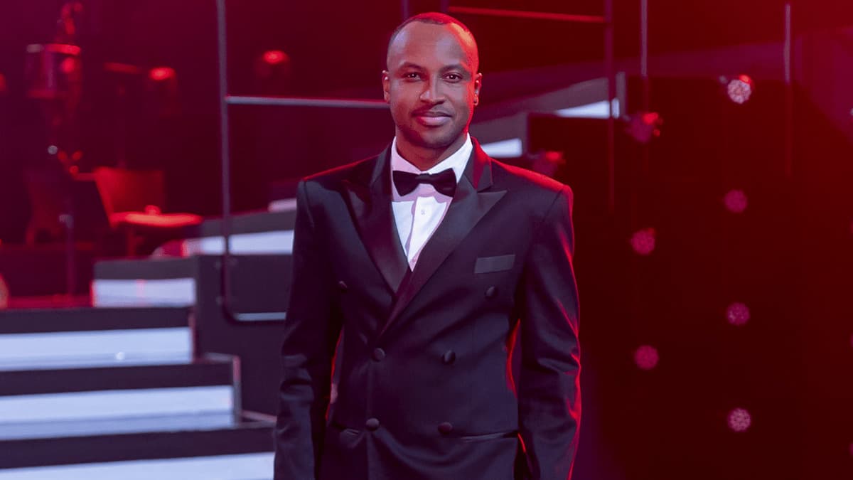 Thiaguinho celebra 20 anos de carreira com noite de gala e gravação de audiovisual em São Paulo