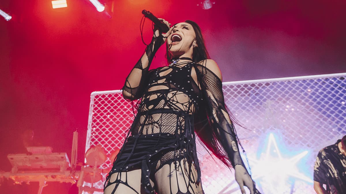Pabllo Vittar faz participação surpresa no show da Bring Me The Horizon
