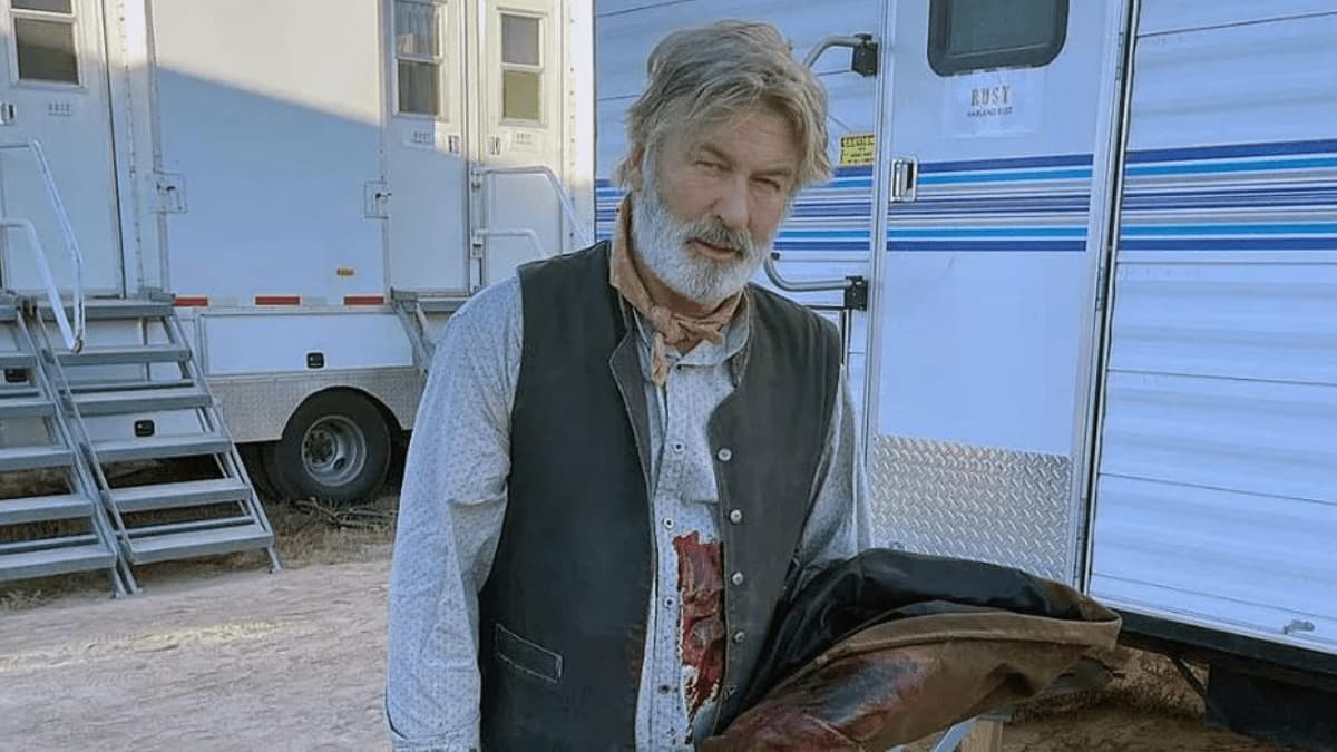 Alec Baldwin é formalmente acusado de homicídio em set de “Rust”; relembre o caso