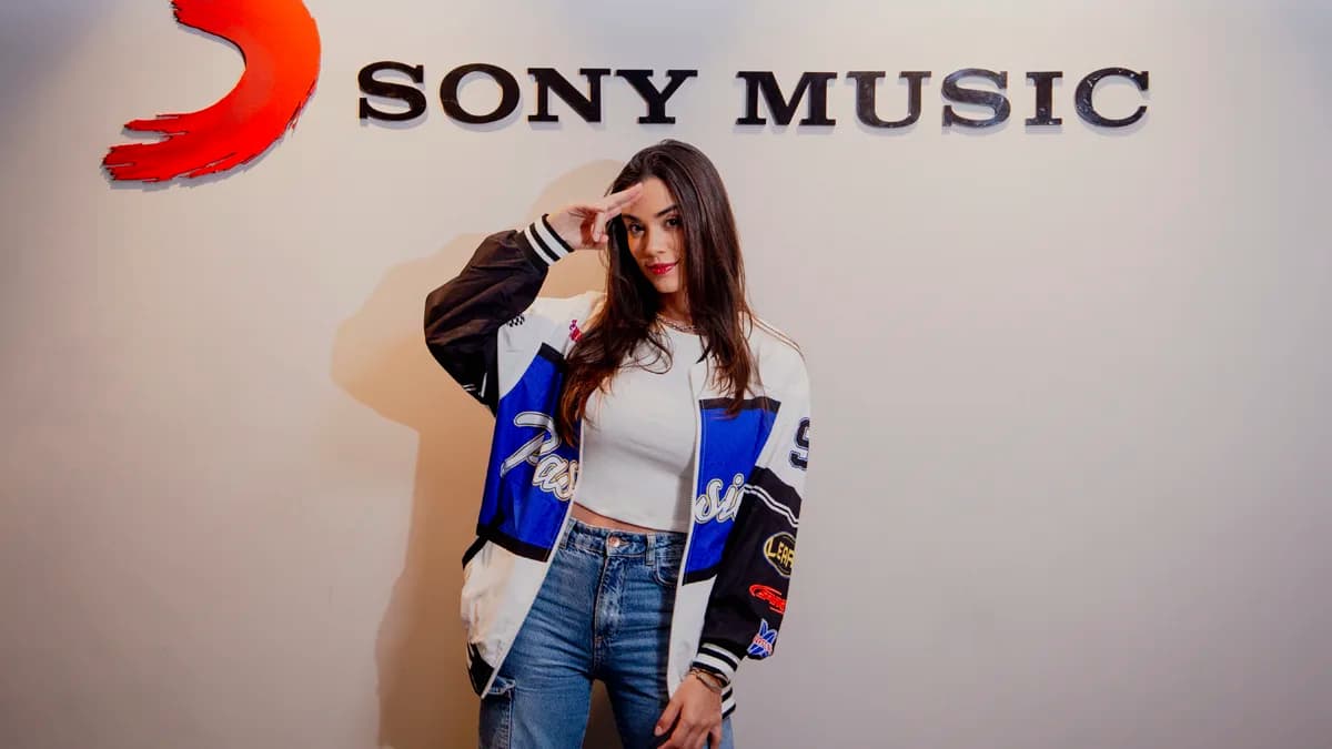 Isadora Pompeo assina com a Sony Music Brasil