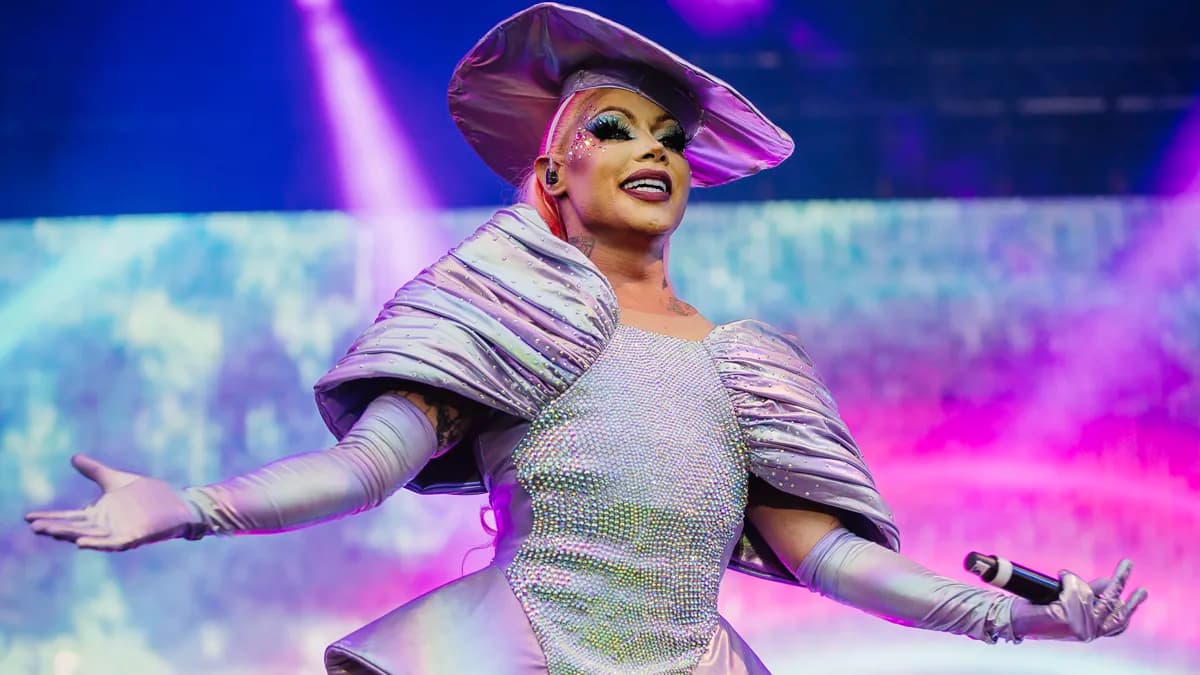 Grag Queen agita público do The Town com show repleto de clássicos setentistas e single novo