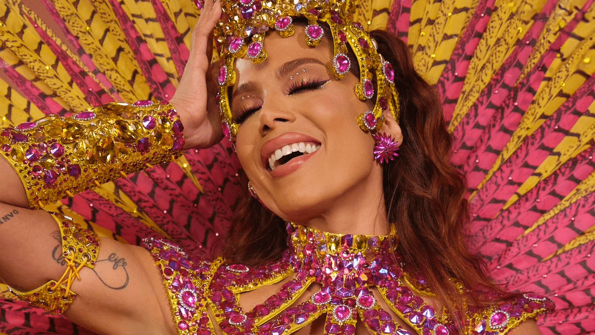 Anitta arrasta multidão com bloco de Carnaval no centro do Rio de Janeiro; veja