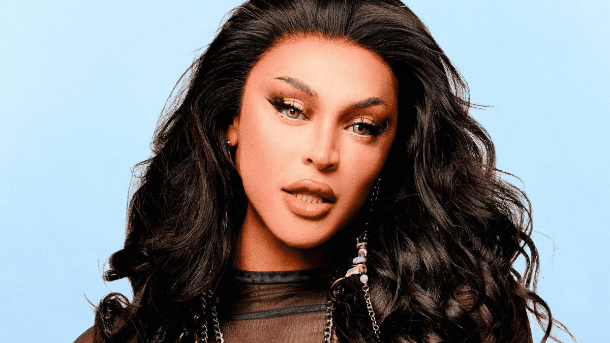 Pabllo Vittar lança “Batidão Tropical Vol. 2”