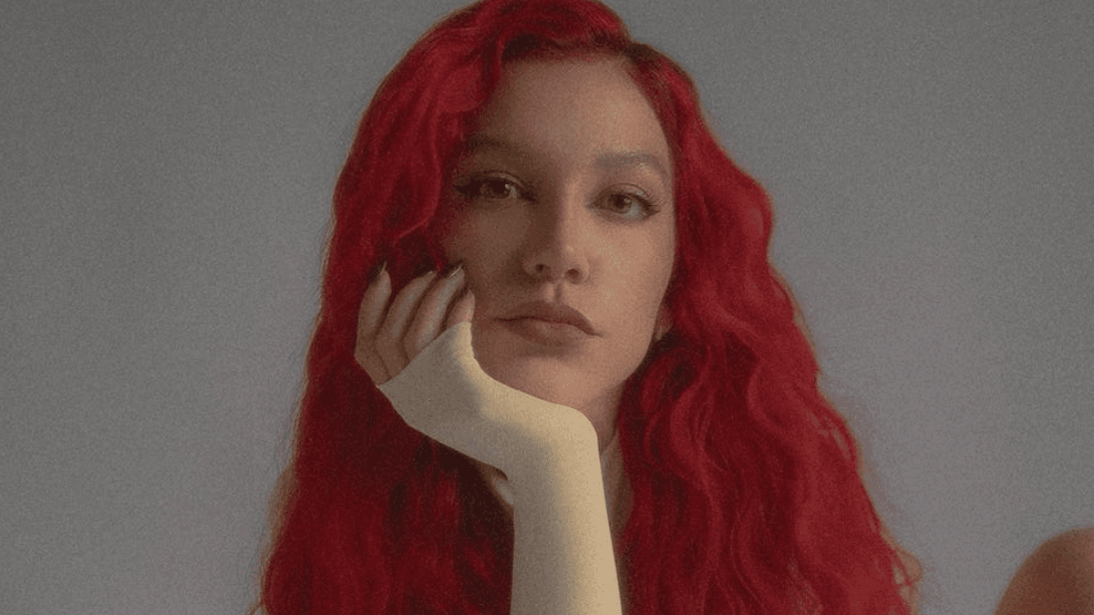 Priscilla e Luan Santana unem vozes na romântica “Amor Blindado”